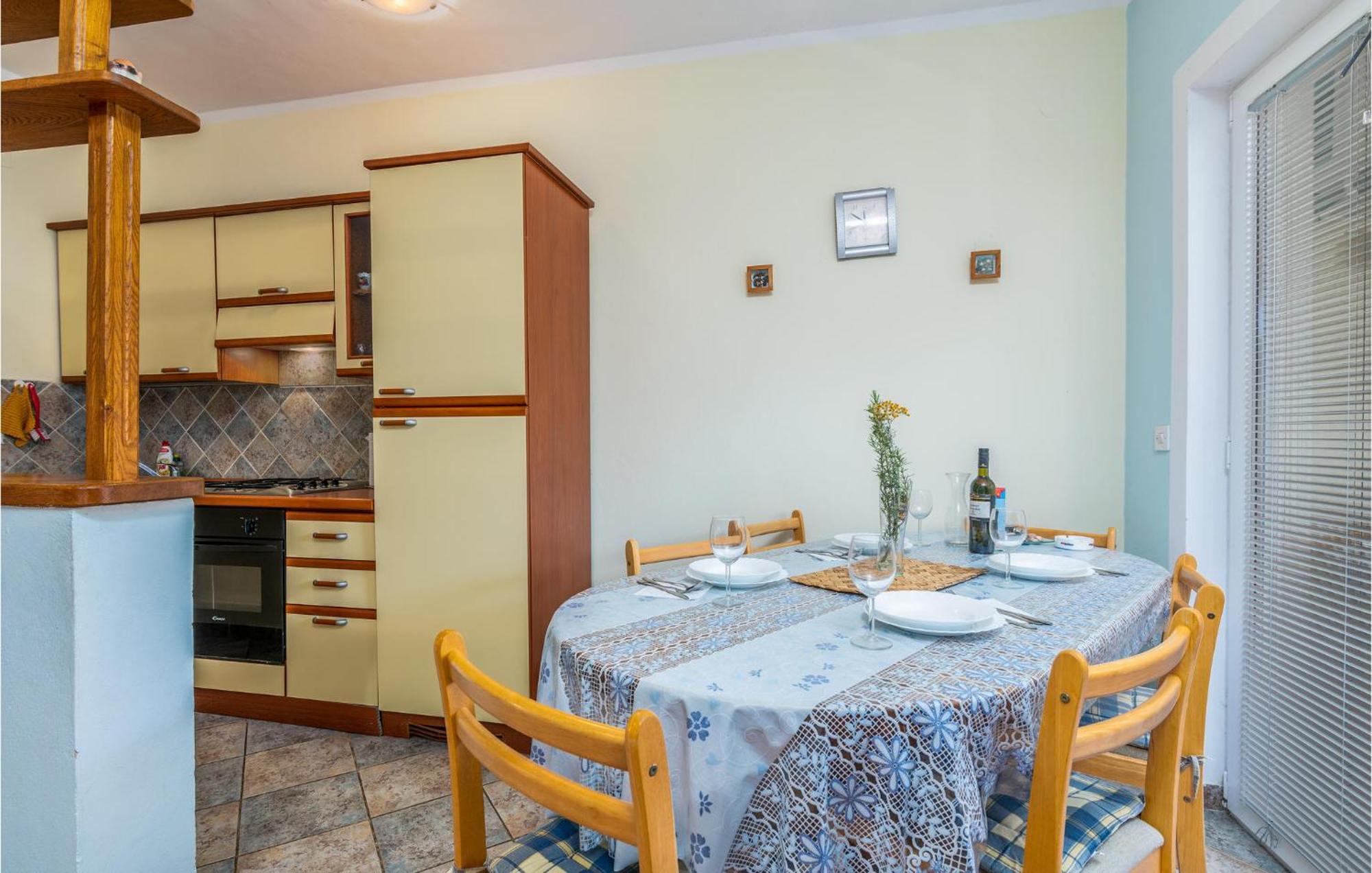 Beautiful Apartment In Pinezici With Wifi Exterior foto